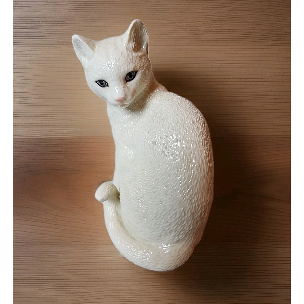 Lenox Ivory Porcelain Cat Collection "Admiration" Figurine Exquisite Retired